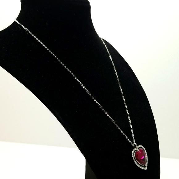 Swarovski Ruby Heart Pendant Womens Necklace Size 18Inches Used Like New - Picture 6 of 6